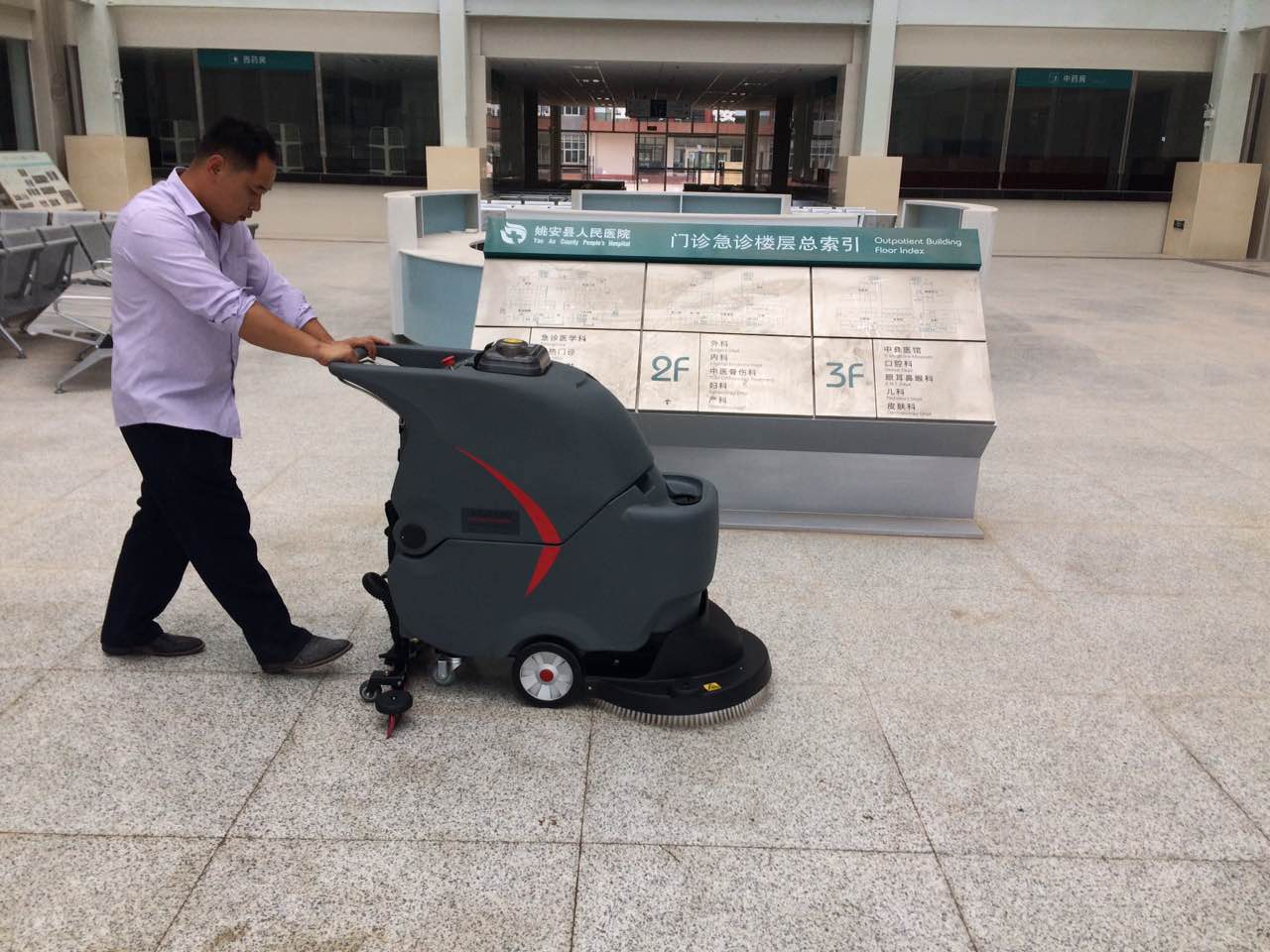如何選擇洗地機的刷盤跟百潔墊？