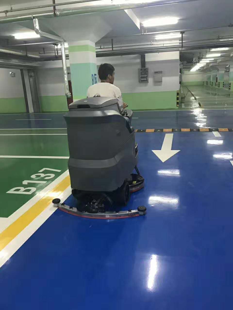 工廠車間地面清潔可以使用電瓶式自動洗地車嗎？