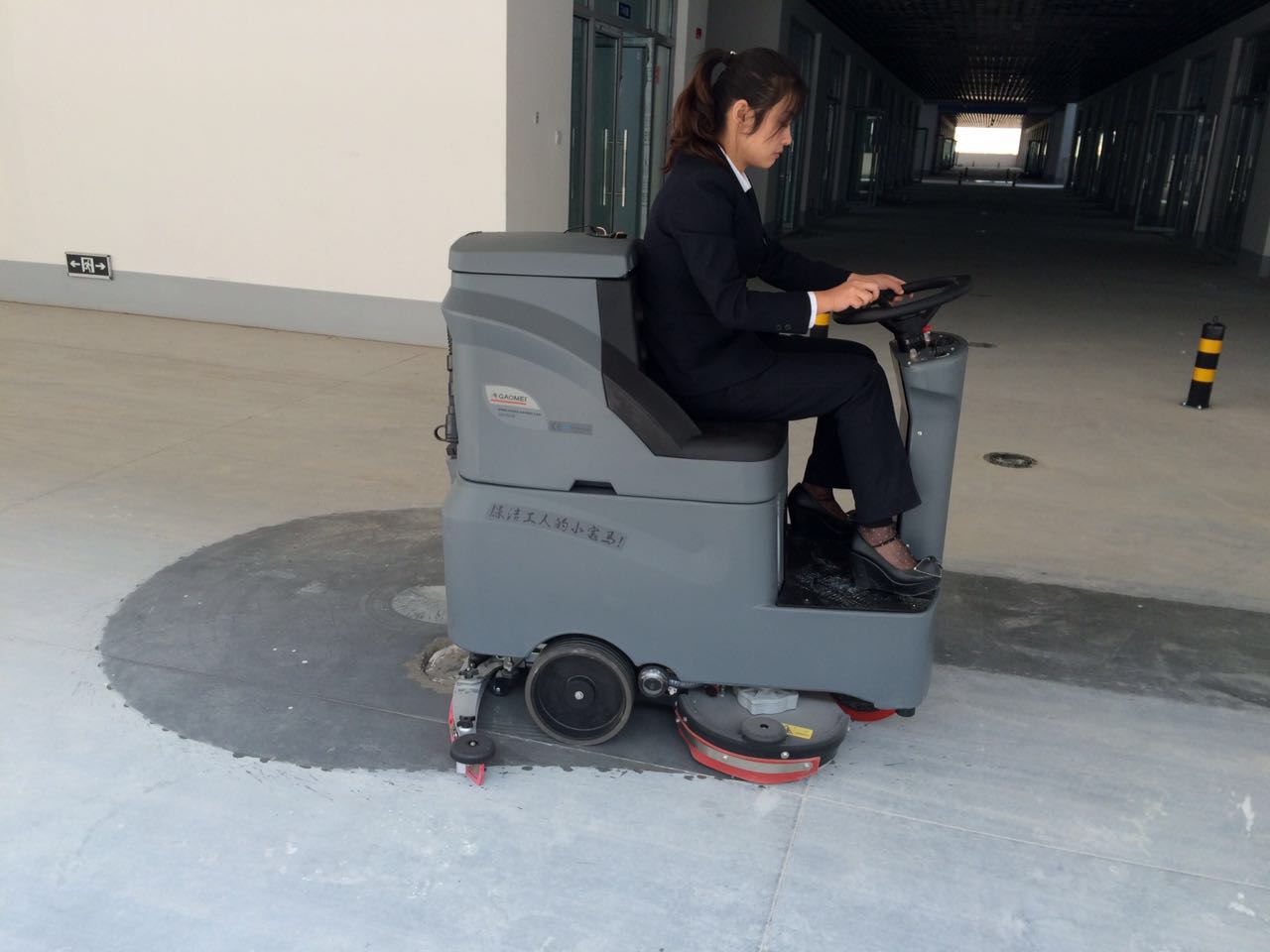 駕駛式洗地車的生產(chǎn)存在哪些問(wèn)題？