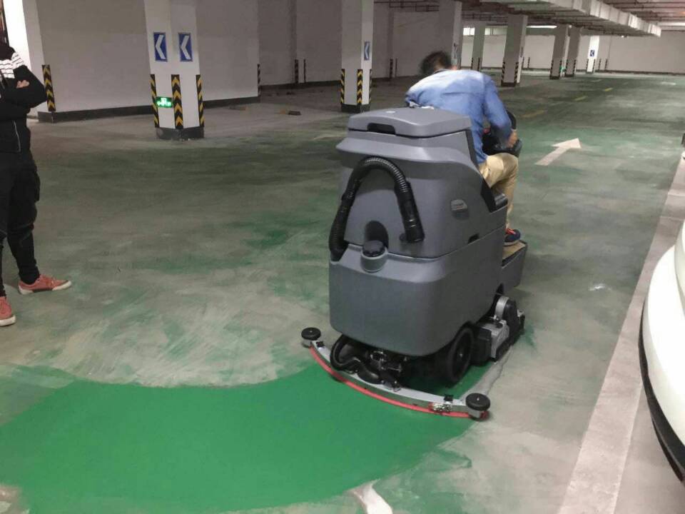 停車場(chǎng)用洗掃一體機(jī)效率高